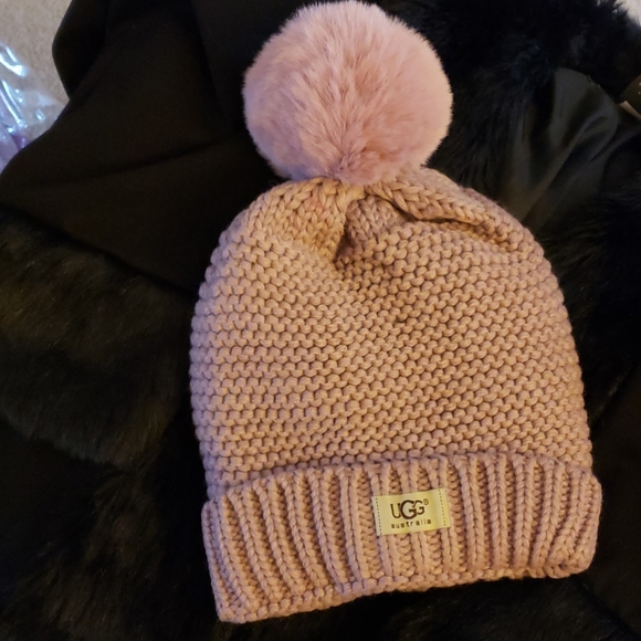 UGG HAT AND INFINITY SCARF SET NEW - Picture 3 of 4